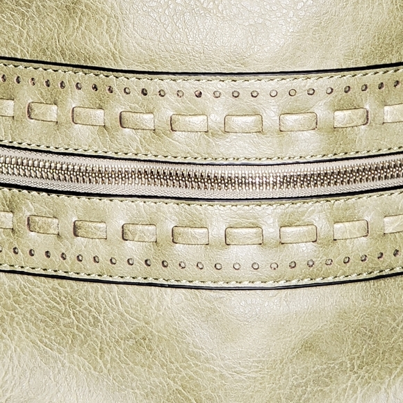 High Quality Pebbled Vegan Leather Purse - Picture 4 of 15